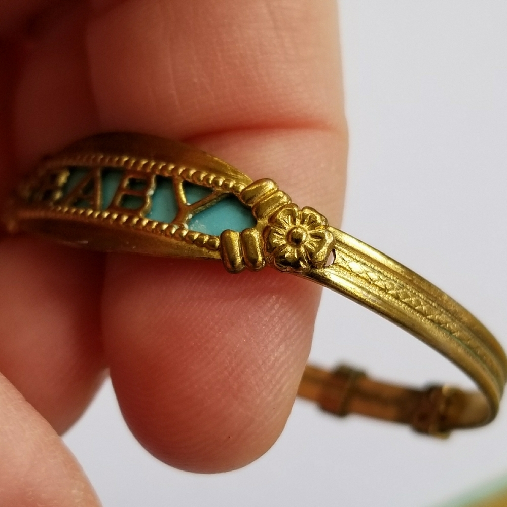 Relisted - Vintage tiny "Baby" bracelet word blue gold tone - Picture 5 of 14